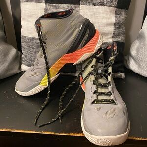 Under armour, high tops tennis shoes